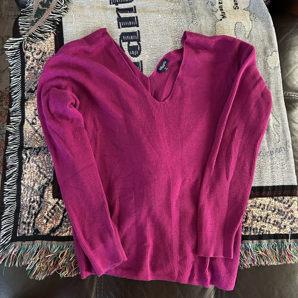Splendid v neck sweater